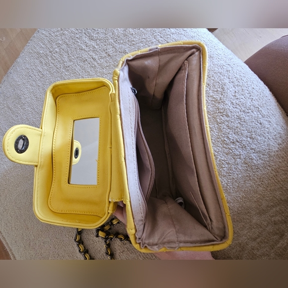 Yellow rectangular shaped purse from Italy 🇮🇹 - Picture 3 of 6